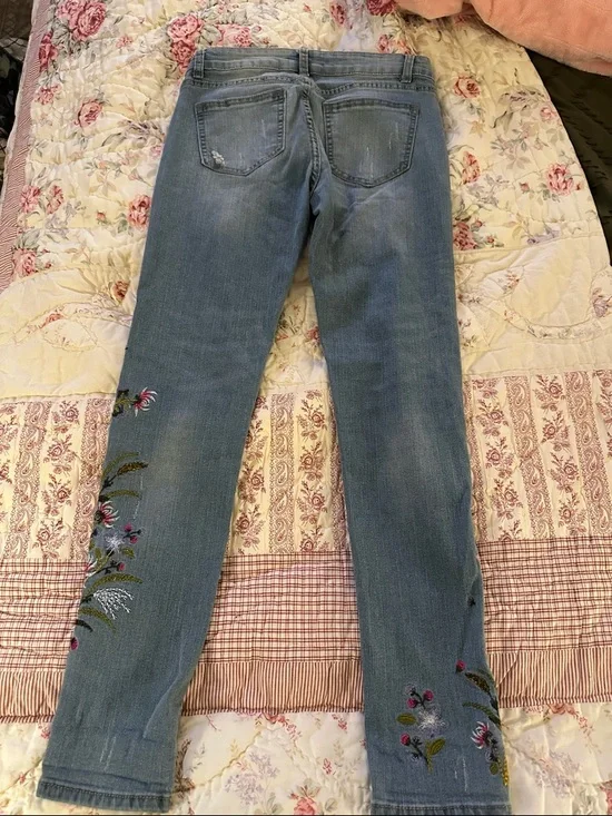 Embroidered Light Denim Skinny Jeans with Floral Detail - Picture 7 of 11